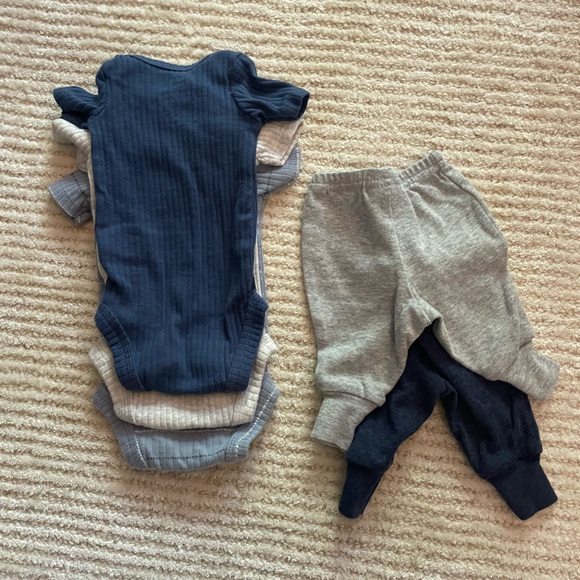 Preemie baby clothes - Picture 5 of 5